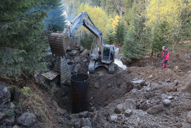 images stec Obr. 4 Osádzanie rúry počas záchrannej akcie